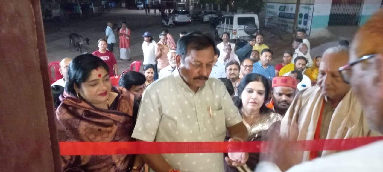 सायन सदन का लोकार्पण किया सांसद बघेल ने सायन सदन का लोकार्पण किया सांसद बघेल ने