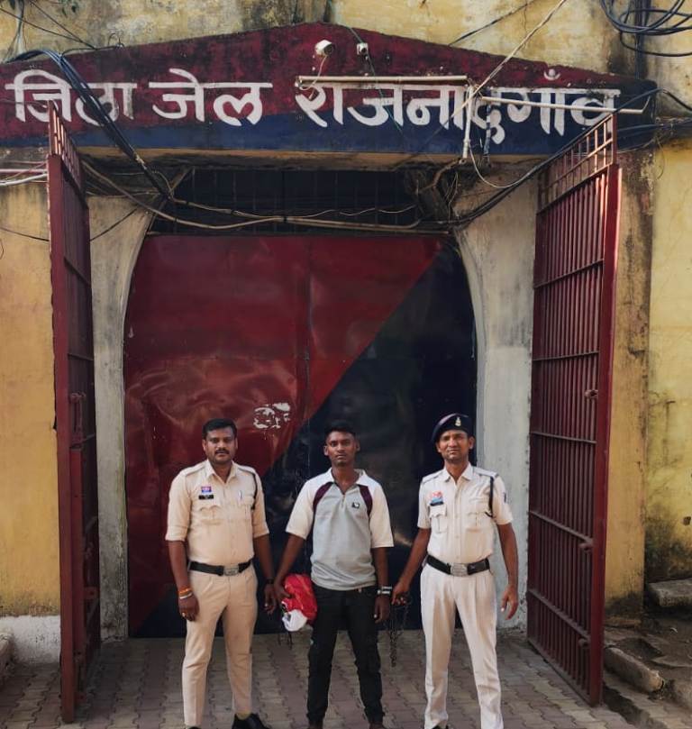 ट्रांसपोर्ट नगर के पास डंडा दिखाकर मोबाइल व बाइक की लूट ट्रांसपोर्ट नगर के पास डंडा दिखाकर मोबाइल व बाइक की लूट