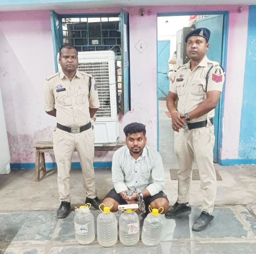 अवैध शराब बिक्री, फरार आरोपी बंदी अवैध शराब बिक्री, फरार आरोपी बंदी