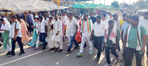कांग्रेस ने निकाली इंद्रावती नदी बचाओ यात्रा कांग्रेस ने निकाली इंद्रावती नदी बचाओ यात्रा