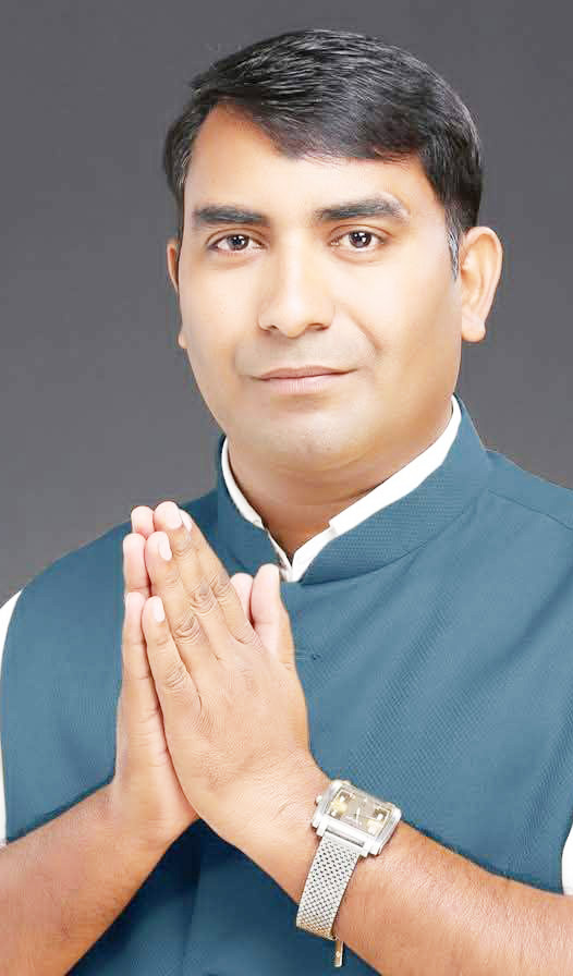 आवास के बदले सिर्फ  भारी भरकम कर्ज गरीबों के हाथ में-महेंद्र 