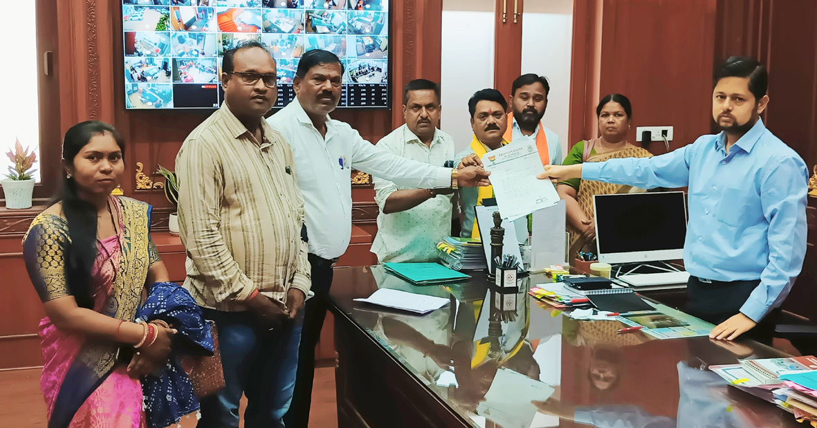 एमआइसी-पार्षदों ने कलेक्टर से मुलाकात कर अवैध अतिक्रमण हटाने व रोकथाम पर की चर्चा एमआइसी-पार्षदों ने कलेक्टर से मुलाकात कर अवैध अतिक्रमण हटाने व रोकथाम पर की चर्चा