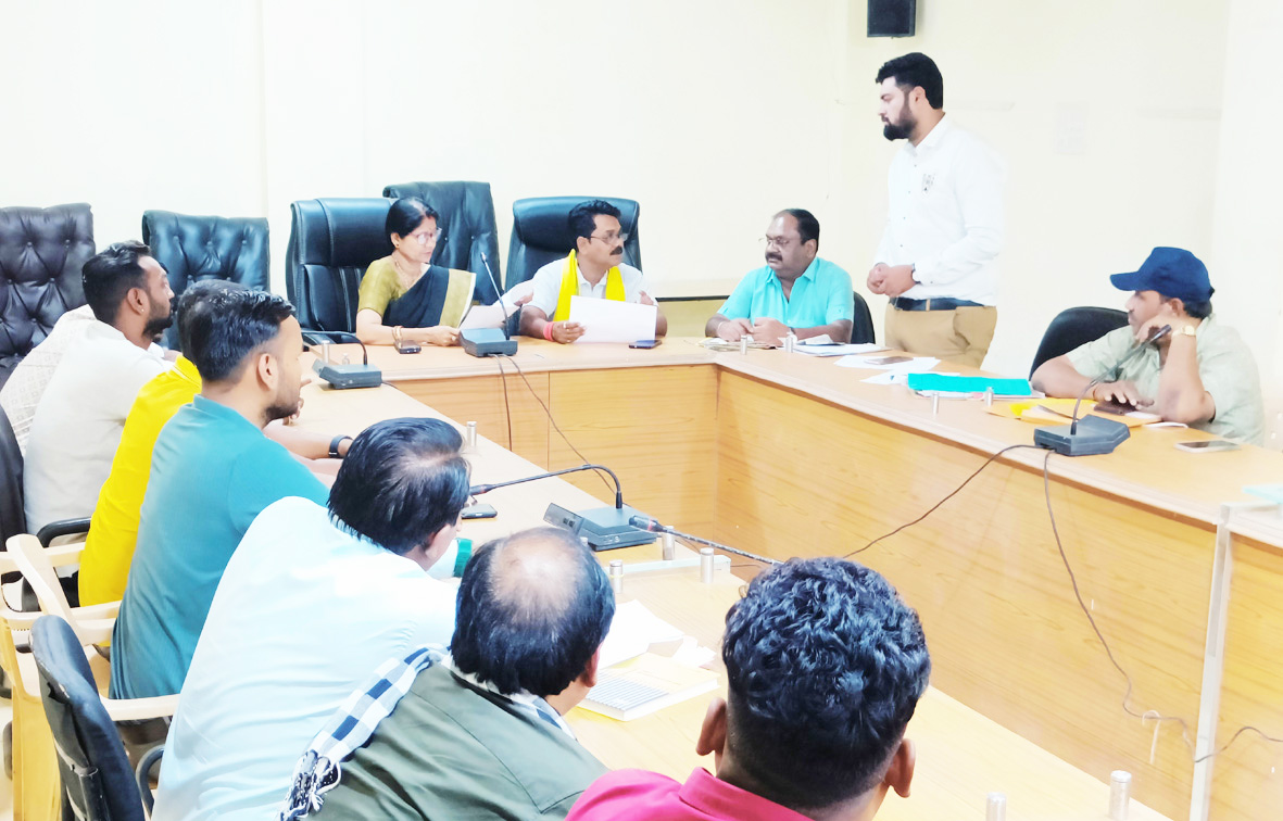 राजस्व विभाग की समीक्षा बैठक, 50 करोड़ वसूली का लक्ष्य राजस्व विभाग की समीक्षा बैठक, 50 करोड़ वसूली का लक्ष्य