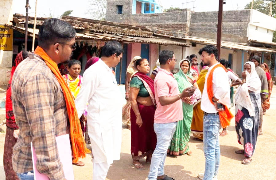 राशन दुकान की शिकायत के बाद भाजपा पार्षदों ने किया निरीक्षण राशन दुकान की शिकायत के बाद भाजपा पार्षदों ने किया निरीक्षण