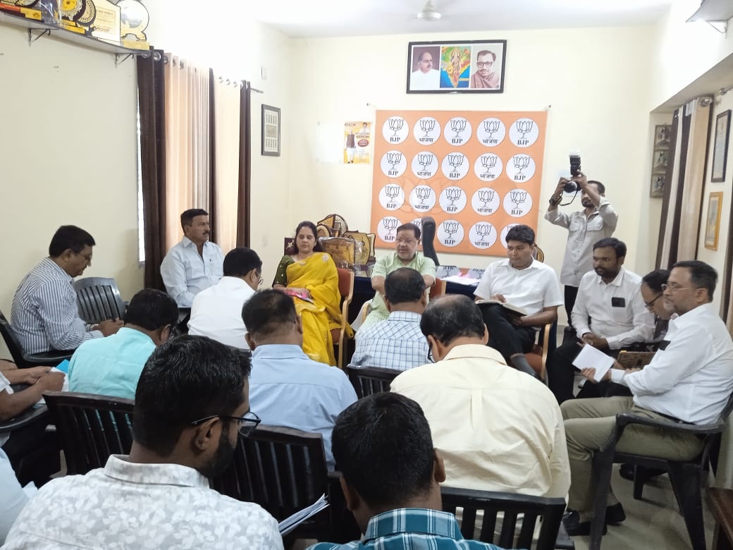 निगम अमले को सोनी के निर्देश सडक़ पर थोड़ा पसीना बहाएं