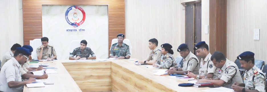 लंबित प्रकरणों के शीघ्र निपटारे व सुदृढ़ पुलिसिंग व्यवस्था पर जोर