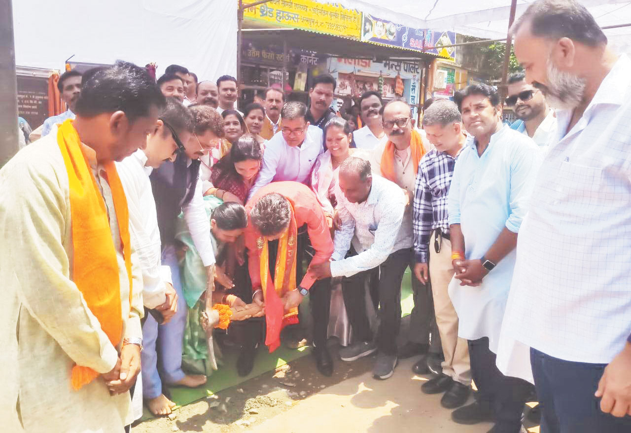 भाजपा प्रदेश अध्यक्ष ने जगदलपुर में करोड़ों के विकास कार्यों का किया भूमिपूजन भाजपा प्रदेश अध्यक्ष ने जगदलपुर में करोड़ों के विकास कार्यों का किया भूमिपूजन