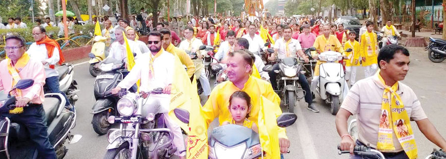 परशुराम जयंती पर निकाली शोभायात्रा परशुराम जयंती पर निकाली शोभायात्रा