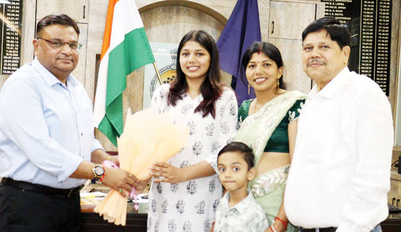 एसएसपी ने यूपीएससी परीक्षा में चयनित केशव गर्ग व शची जायसवाल को दी शुभकामनाएं एसएसपी ने यूपीएससी परीक्षा में चयनित केशव गर्ग व शची जायसवाल को दी शुभकामनाएं