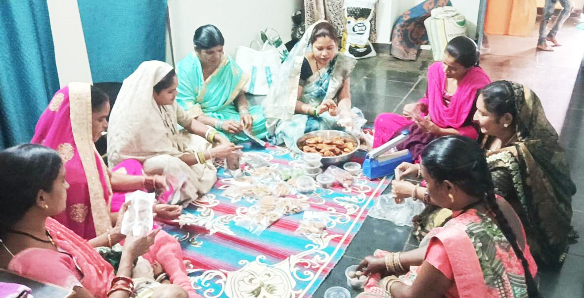 मिलेट्स से स्वादिष्ट व्यंजन बना रही महिला समूह, बढ़ रही मांग और सफलता मिलेट्स से स्वादिष्ट व्यंजन बना रही महिला समूह, बढ़ रही मांग और सफलता
