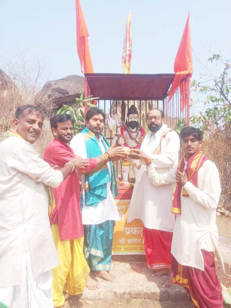 हर्षोल्लास से मना परशुराम जन्मोत्सव हर्षोल्लास से मना परशुराम जन्मोत्सव