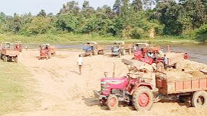  अवैध रेत परिवहन, दुर्घटना जारी 