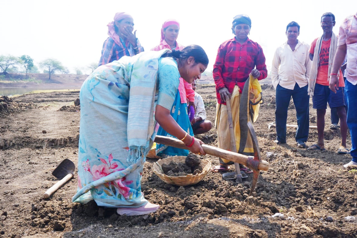 मजदूर दिवस पर जिपं अध्यक्ष ने श्रमिकों का किया सम्मान