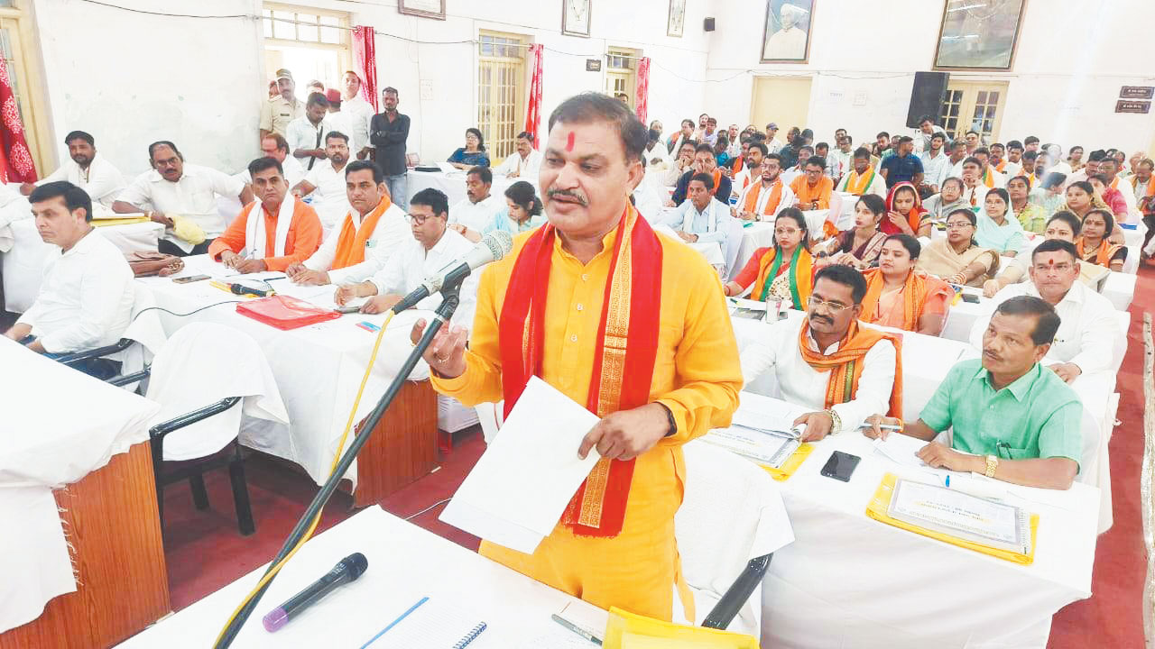 शहर की तस्वीर बदलने महापौर यादव की बड़ी घोषणाएं शहर की तस्वीर बदलने महापौर यादव की बड़ी घोषणाएं