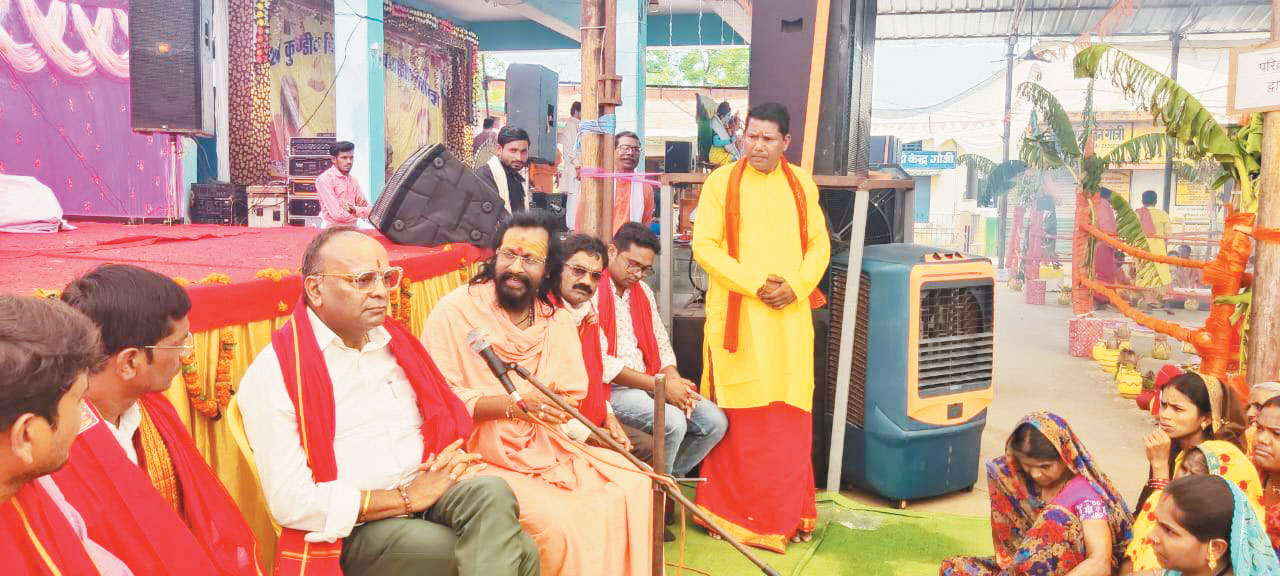 गोजी के शिवशक्ति महायज्ञ में शामिल हुए विधायक चन्द्राकर गोजी के शिवशक्ति महायज्ञ में शामिल हुए विधायक चन्द्राकर