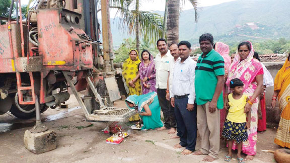  पार्षद के प्रयास से हैंडपंप बोर खनन   