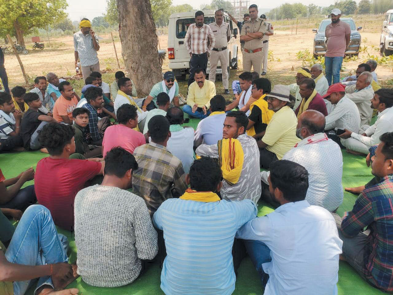 कुर्रीडीह धान खरीदी केंद्र को समिति बनाने की मांग को लेकर 4 दिनों से जारी था आंदोलन   