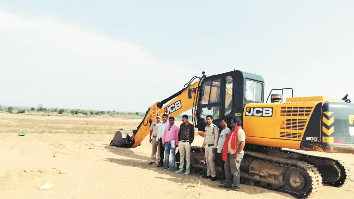 अवैध रेत उत्खनन में शामिल 7 वाहन जब्त