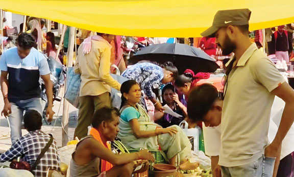 साप्ताहिक बाजार से 4 किलो पॉलीथिन जब्त, जुर्माना