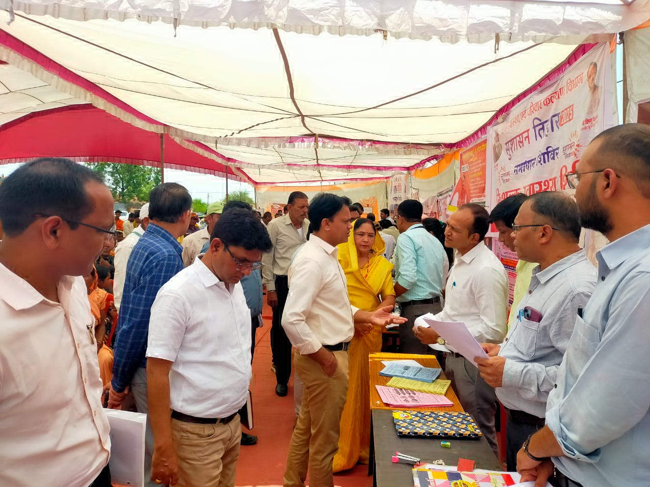 सुशासन तिहार का तृतीय चरण: जिले  का पहला समाधान शिविर ईटार में