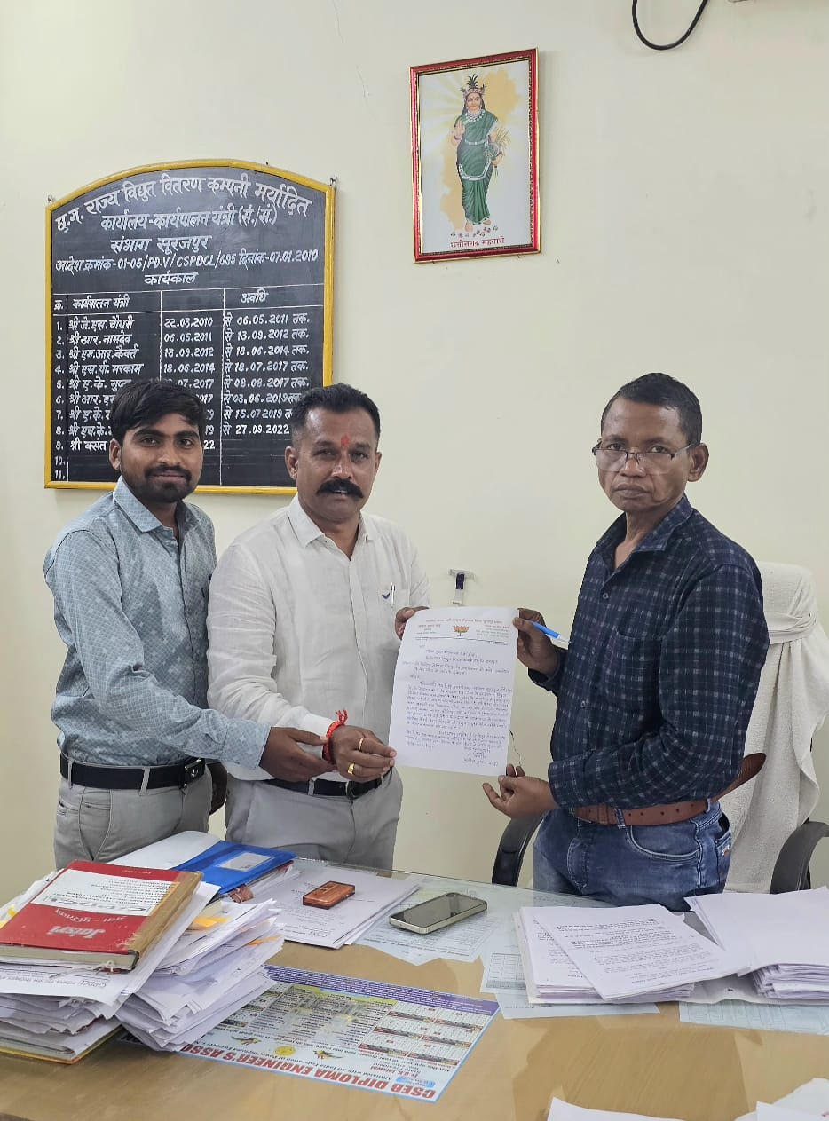 बिजली समस्या, भाजपा मंडल अध्यक्ष ने सौंपा ज्ञापन