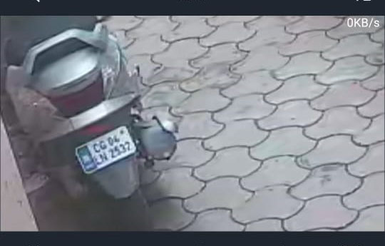 बिजली गुल होते ही चोरी की वारदात, डॉक्टर की गाड़ी पार बिजली गुल होते ही चोरी की वारदात, डॉक्टर की गाड़ी पार