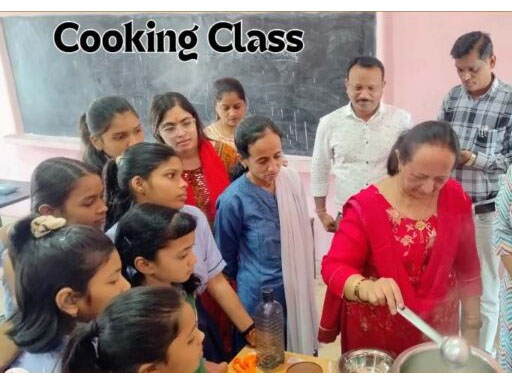 समर क्लास में विद्यार्थियों को मिल रहा नया आयाम, गर्मी की छुट्टियों का हो रहा सदुपयोग समर क्लास में विद्यार्थियों को मिल रहा नया आयाम, गर्मी की छुट्टियों का हो रहा सदुपयोग