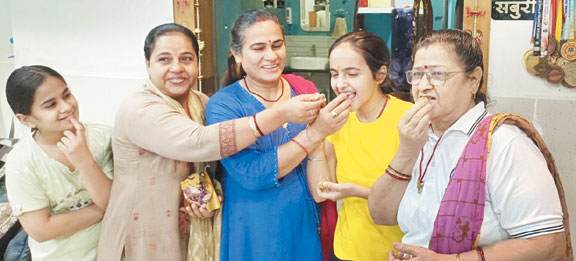 12वीं में मनेंद्रगढ़ की श्रुति मेरिट में दूसरे स्थान पर 12वीं में मनेंद्रगढ़ की श्रुति मेरिट में दूसरे स्थान पर