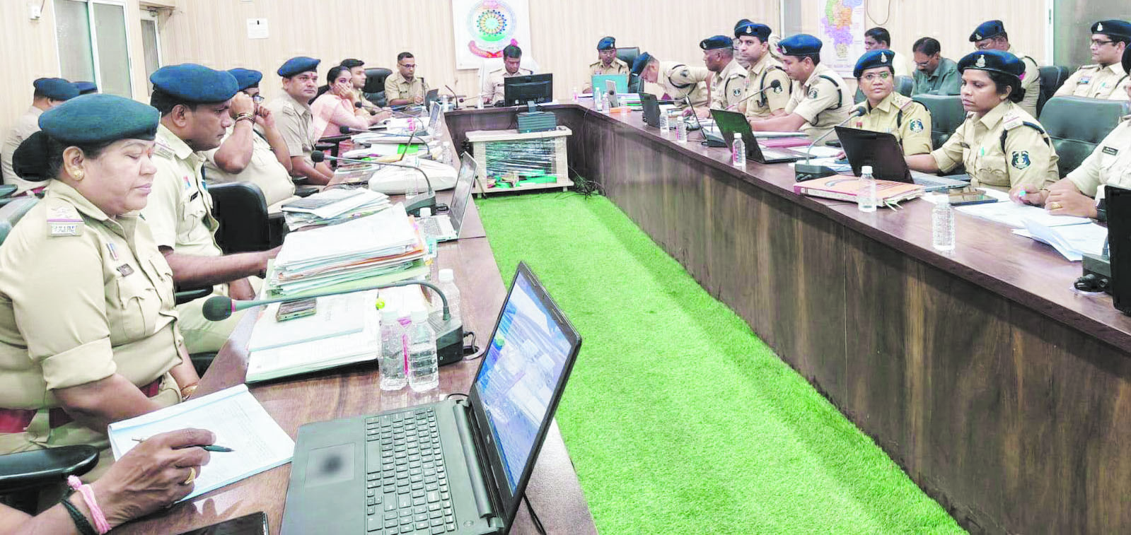 एसपी ने ली अपराध समीक्षा बैठक एसपी ने ली अपराध समीक्षा बैठक