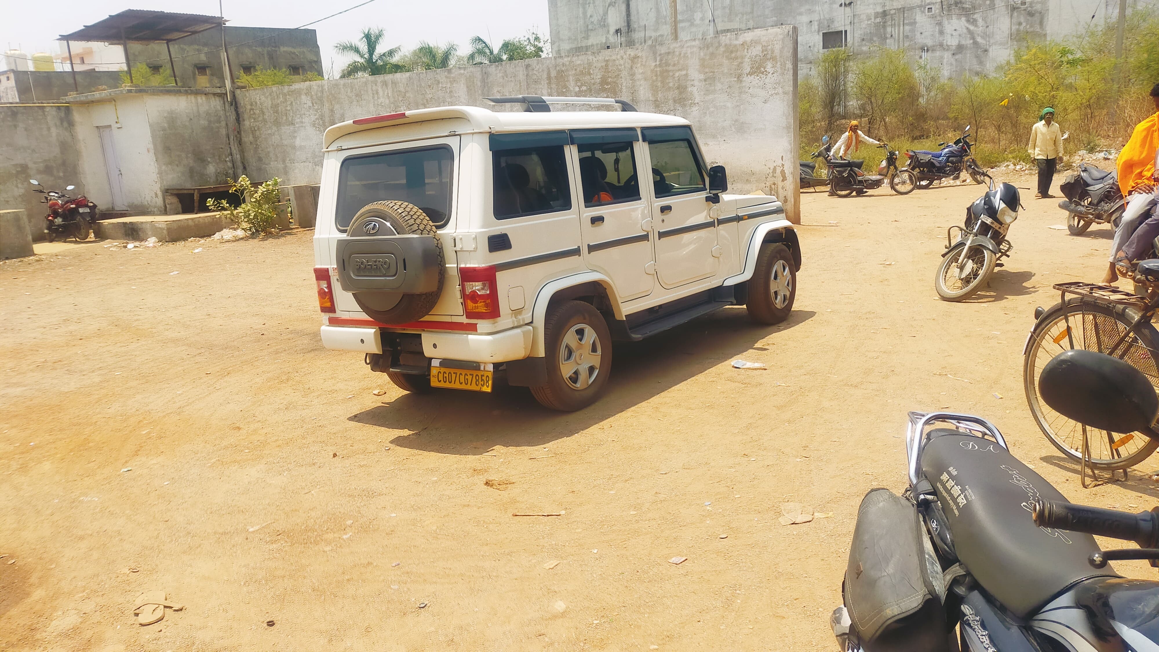 तय कीमत से अधिक शराब बेचते उडऩदस्ते के हत्थे चढ़े कर्मी