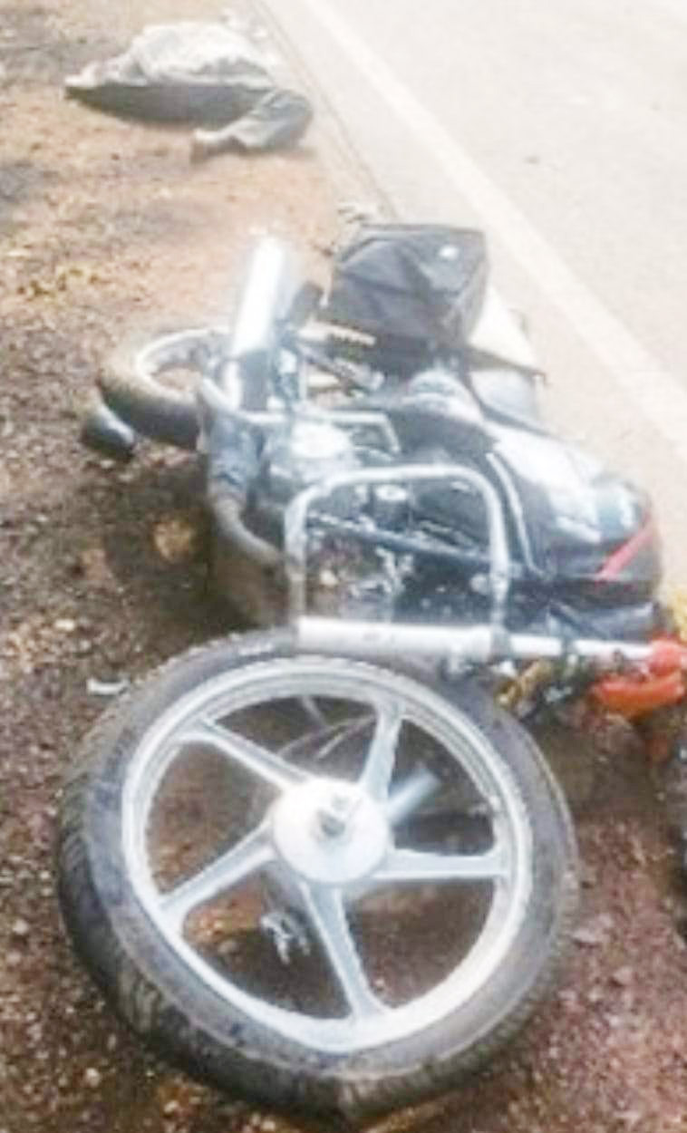 अज्ञात वाहन की  ठोकर से बाइक चालक की मौत