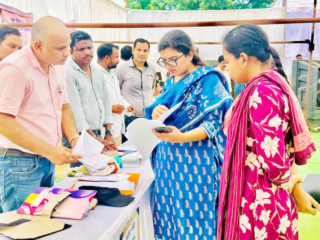 महिला आयोग की सदस्य दीपिका  सोरी पहुंचीं समाधान शिविर