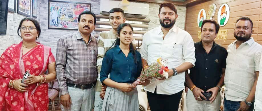 पूर्व विधायक छाबड़ा ने मेरिट में आने  वाले छात्राओं को दी शुभकामनाएं