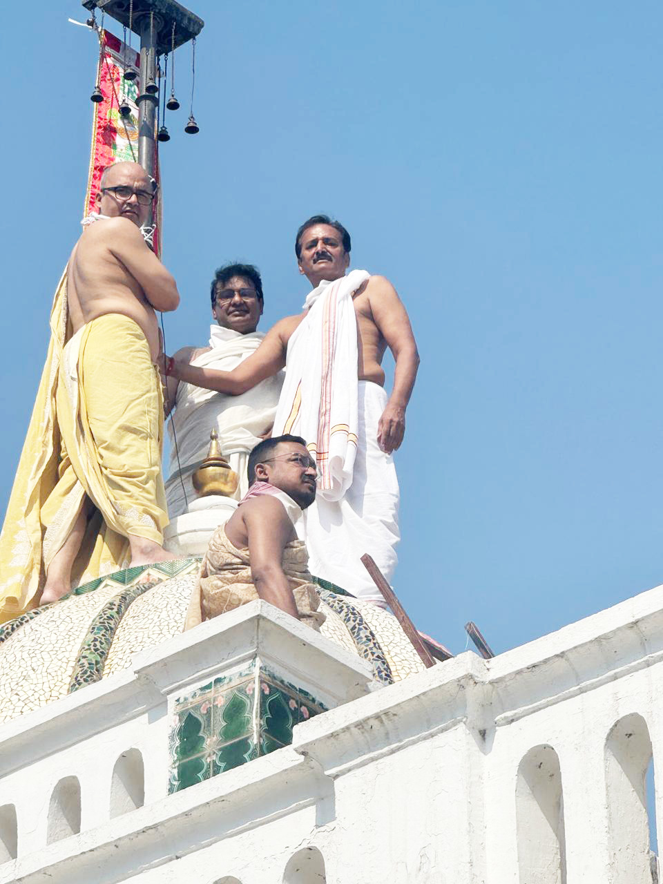 श्रीऋषभ देव जिनालय की प्रतिष्ठा वर्षगांठ पर मंदिर शिखर पर ध्वजारोहण श्रीऋषभ देव जिनालय की प्रतिष्ठा वर्षगांठ पर मंदिर शिखर पर ध्वजारोहण