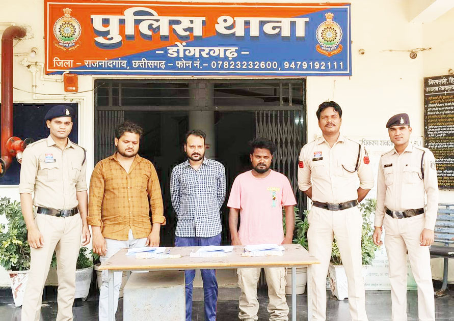 सट्टा-पट्टी के साथ तीन गिरफ्तार  कोरा कागज व नगदी रकम जब्त