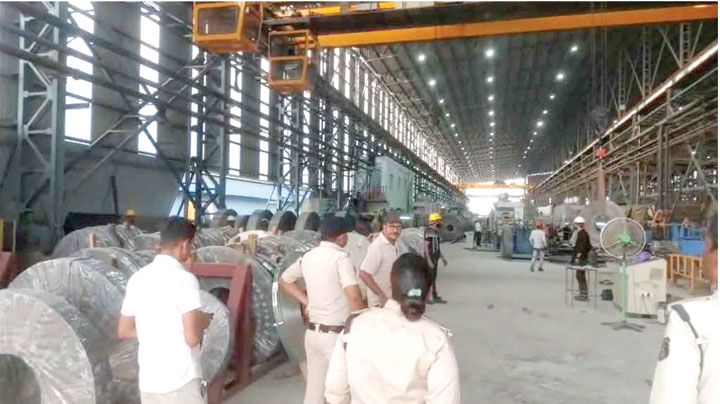 प्लांट में काम करने वाले 4 बाल श्रमिकों को टीम ने रेस्क्यू कराया प्लांट में काम करने वाले 4 बाल श्रमिकों को टीम ने रेस्क्यू कराया
