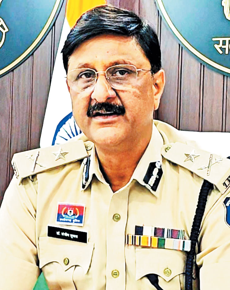 आईजी ने की पुलिसिंग की समीक्षा आईजी ने की पुलिसिंग की समीक्षा