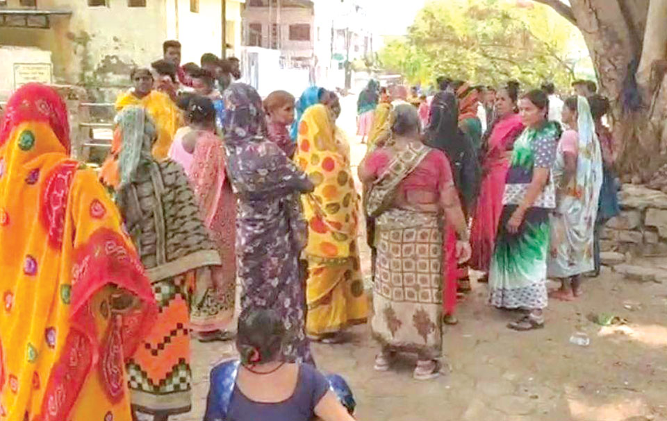 पार्किंग को लेकर विवाद पार्किंग को लेकर विवाद