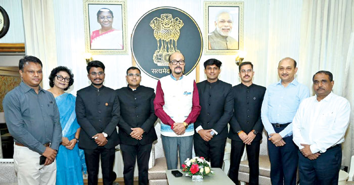 नए आईएएस अफसरों से डेका बोले-मानवीय संवेदनाओं के साथ कार्य करें नए आईएएस अफसरों से डेका बोले-मानवीय संवेदनाओं के साथ कार्य करें