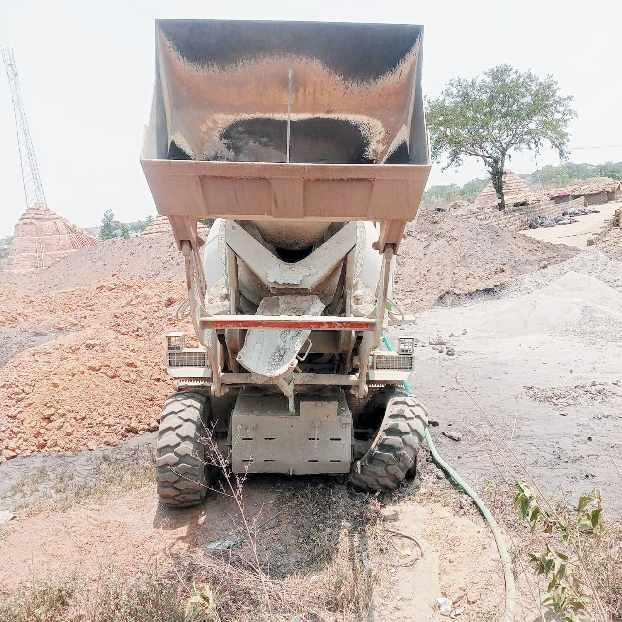  मिक्सर मशीन की चपेट में चालक की मौत 