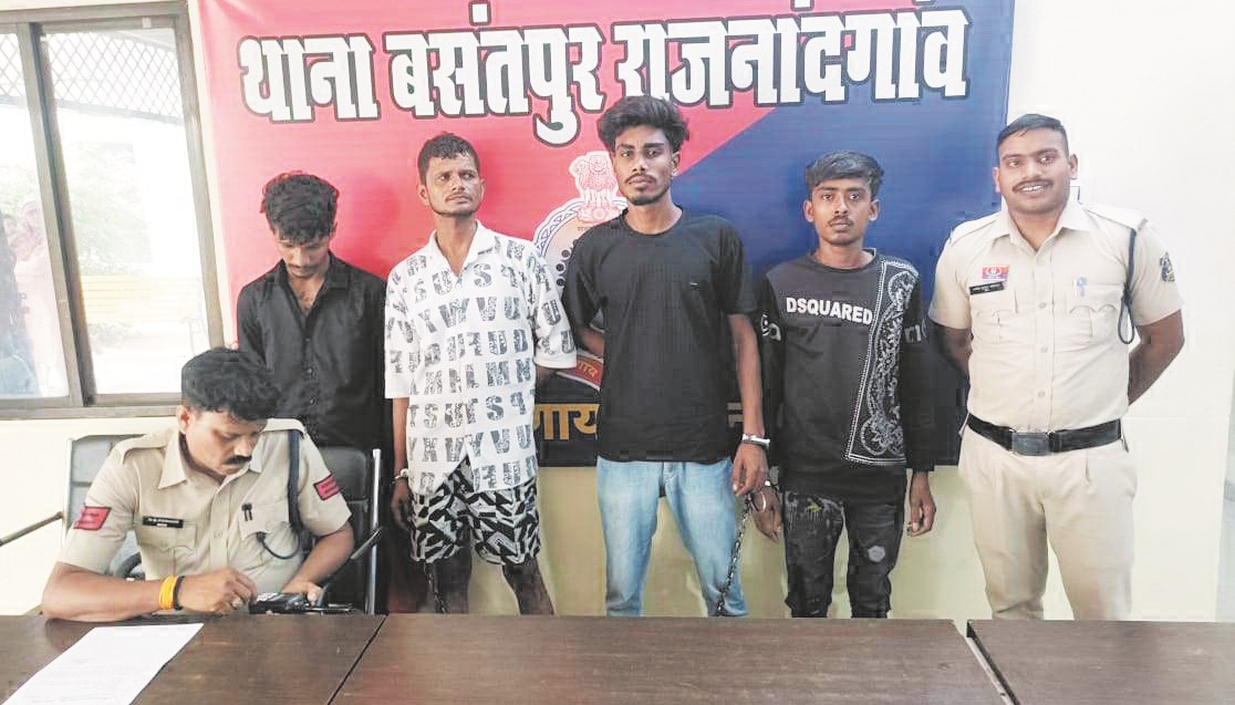 शहर के पास हो-हुल्लड़ करने वालों और प्रतिबंधित जर्दायुक्त गुटखा बेचने पर हुई कार्रवाई शहर के पास हो-हुल्लड़ करने वालों और प्रतिबंधित जर्दायुक्त गुटखा बेचने पर हुई कार्रवाई