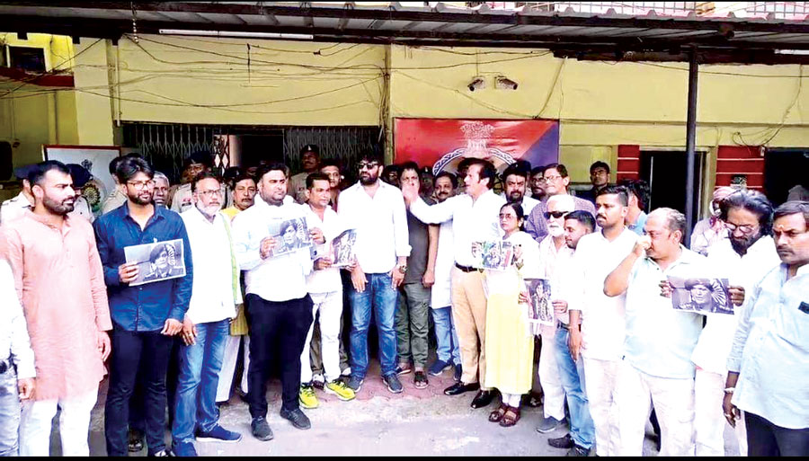 भाजपा के मंत्री पर एफआईआर कराने पहुंचे कांग्रेसी