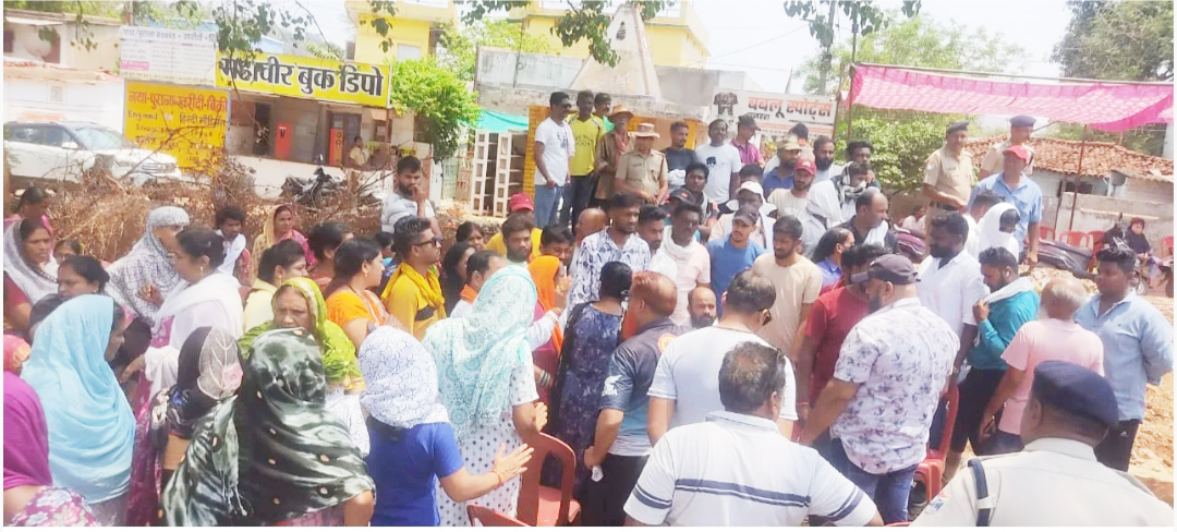 आरपीएफ बैरक में बन रहे दीवार को  8 फीट कम किया जाए-नपाध्यक्ष