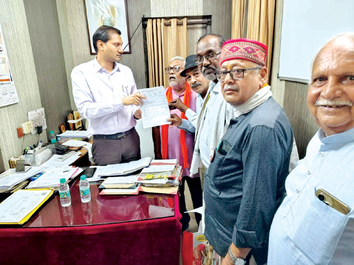 सीएम, सीएस के नाम कलेक्टर को पेंशनरों ने सौंपा ज्ञापन सीएम, सीएस के नाम कलेक्टर को पेंशनरों ने सौंपा ज्ञापन