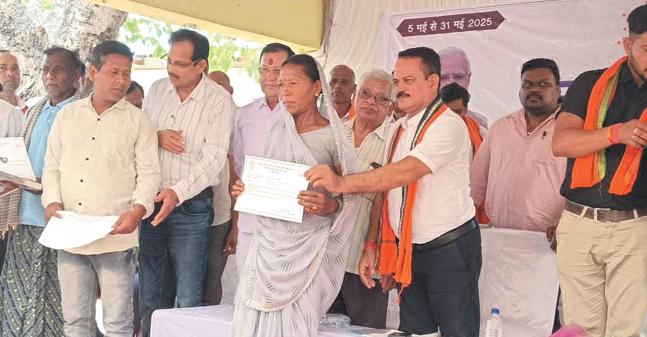  नौरंगपुर समाधान शिविर में 212 आवेदनों का निराकरण