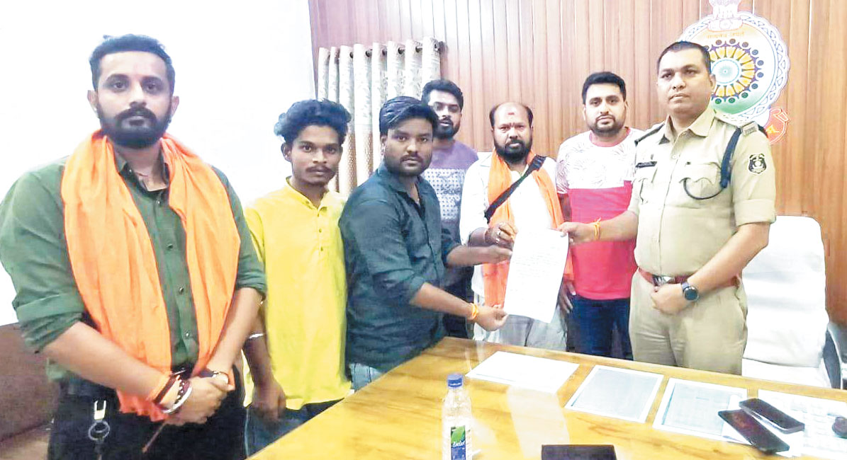 अभद्र स्टैंडअप कामेडी शो को बजरंग दल ने कराया बंद