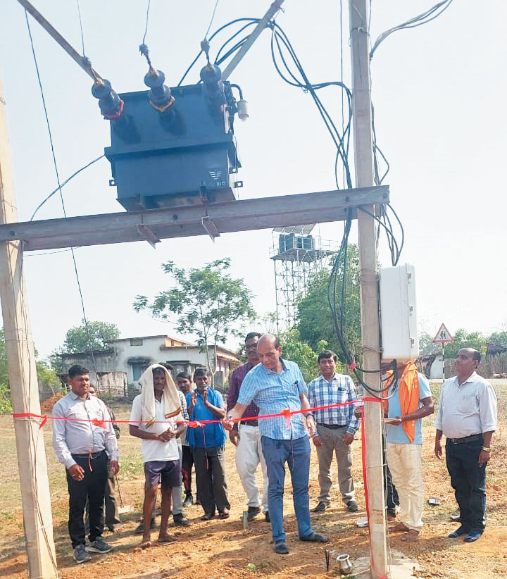 पहली बार दुर्गम वन क्षेत्रों के 17 गांव में पहुंची बिजली पहली बार दुर्गम वन क्षेत्रों के 17 गांव में पहुंची बिजली
