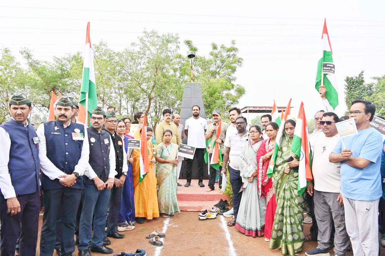 ऑपरेशन सिंदूर की सफलता: भारत माता के जयकारों और तिरंगा लहराते शान से निकली तिरंगा यात्रा
