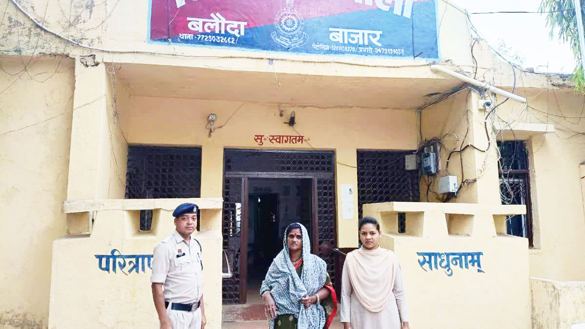 दुकान से चांदी के जेवर चोरी, आरोपी महिला गिरफ्तार दुकान से चांदी के जेवर चोरी, आरोपी महिला गिरफ्तार