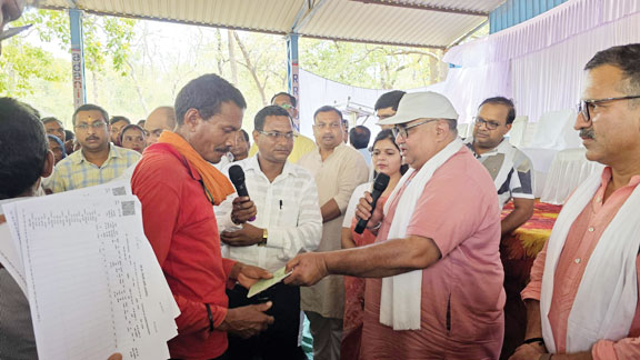 मेंड्राकला, अंधला व रामगढ़ में समाधान शिविर, हितग्राहियों ने घंटी बजाकर जताई खुशी